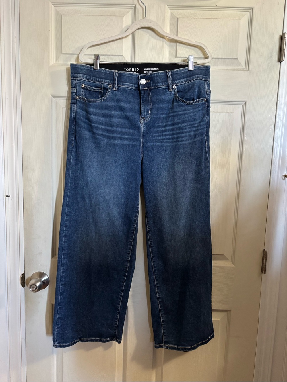 torrid Short Length Indigo Bombshell Wide-Leg Supet Soft Denim Jeans